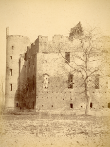 94565 Gezicht op de ruïne van kasteel De Haar te Haarzuilens (gemeente Vleuten).N.B. De gemeente Vleuten is per 1 ...